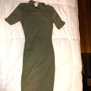 Short sleeve ribbed midi dress